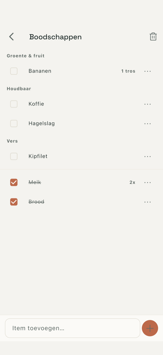 Boodschappen-scherm (licht thema): boodschappenlijst met categorieën en afgevinkte items